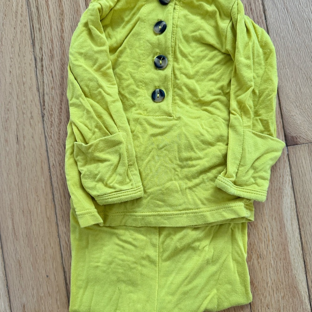 Loulou and Company Newborn Top & Bottom Set – Yellow/Green (Used)